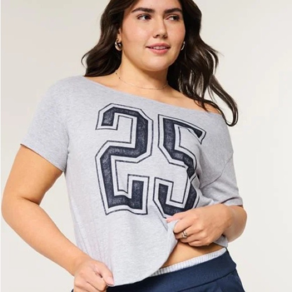 Hollister Grey Graphic Crop Tee – “25” Off Shoulder T-Shirt | Size Large